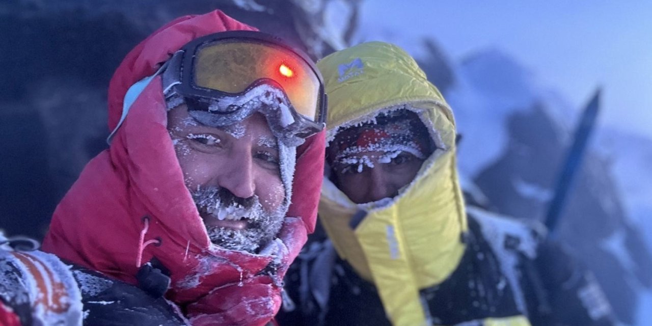 Ağrı Dağı zirvesine zorlu tırmanış