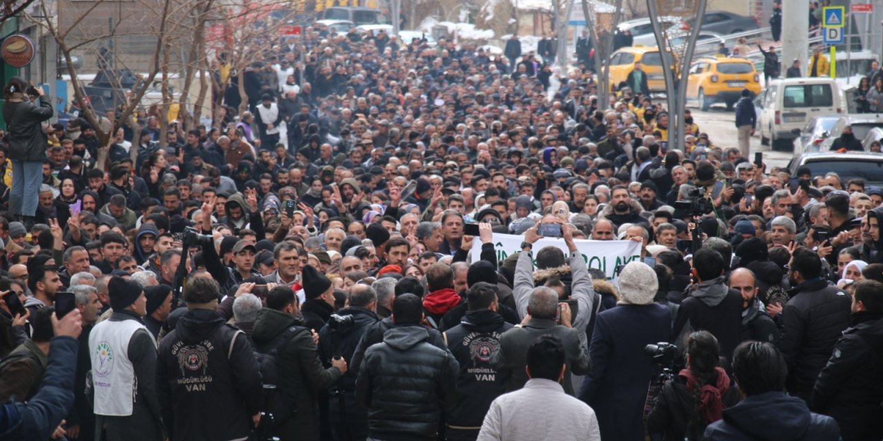 Van'daki Rojava yürüyüşüne binlerce kişi katıldı