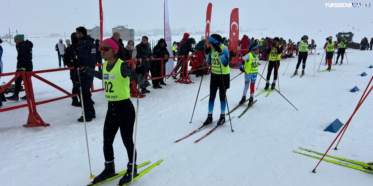 Yüksekova’da Kayaklı Koşu Eleme Yarışmaları ikinci gününde