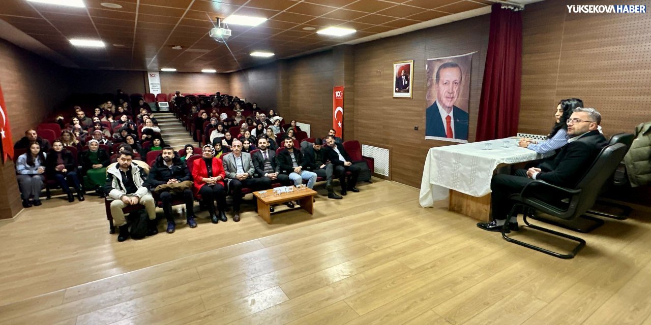 Yüksekova’da Yeşilay Haftası kapsamında bağımlılıkla mücadele semineri düzenlendi