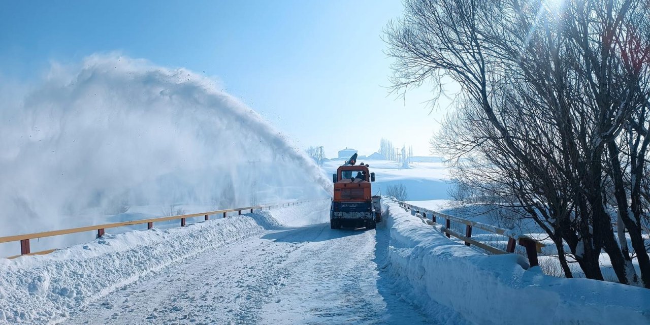 Hakkari’de 21 köy ve 38 mezra yolu kapandı