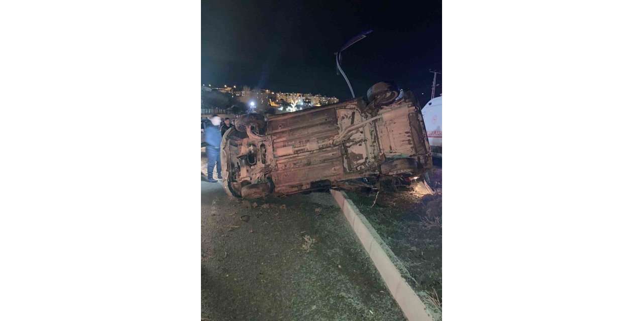 Van’da otomobil takla attı: 2 yaralı