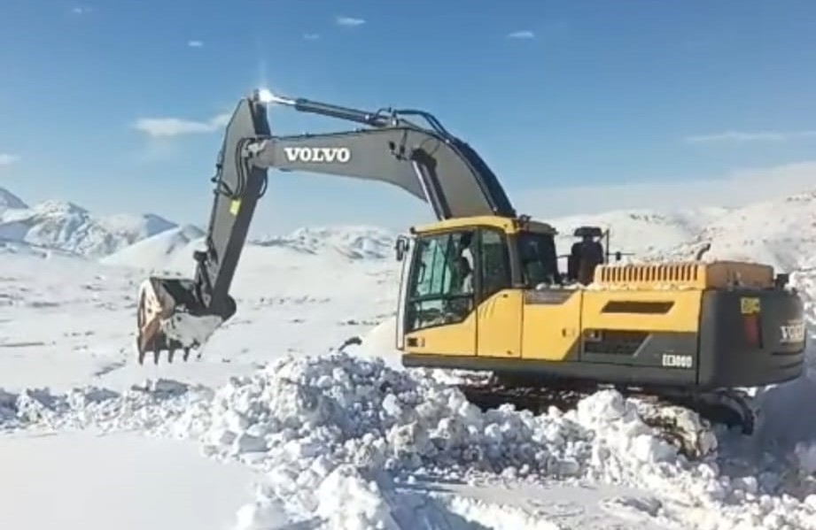 Bitlis’te karla mücadele çalışmaları devam ediyor