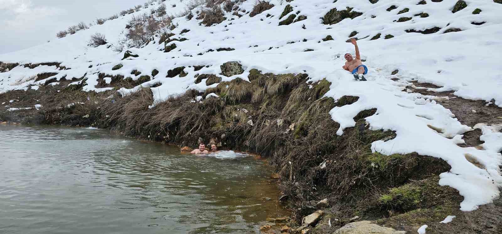 Bitlis'te eksi 25 derecede kaplıca keyfi