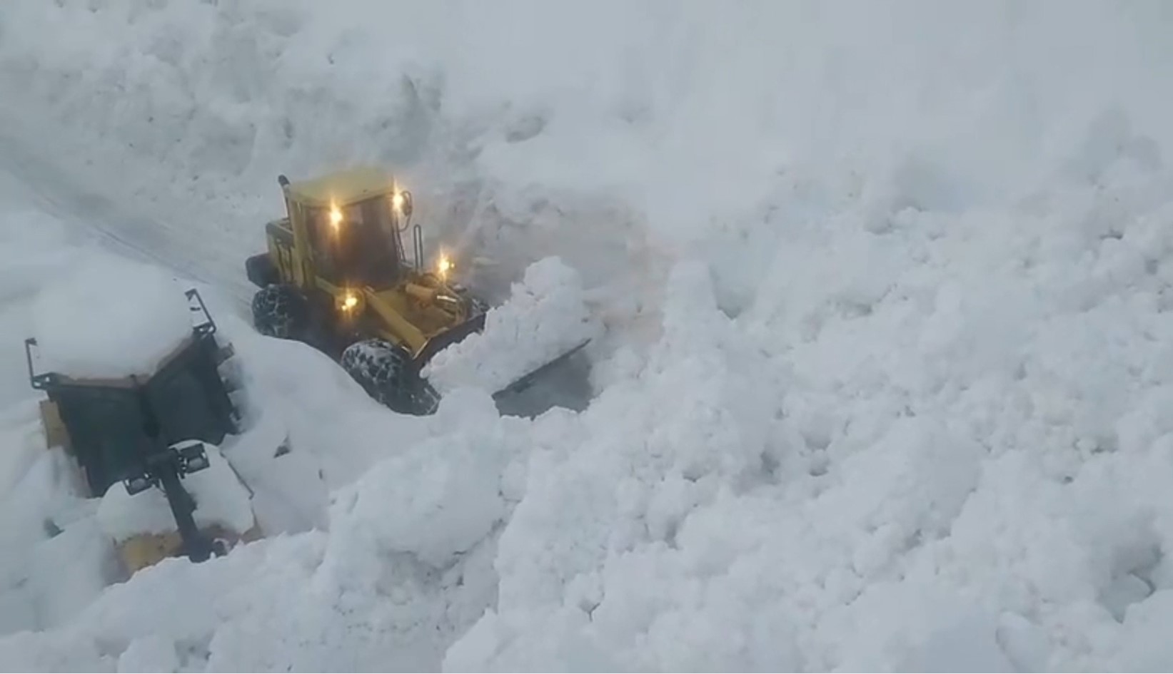 Beytüşşebap’ta çığ nedeniyle 3 köy yolu ulaşıma kapandı