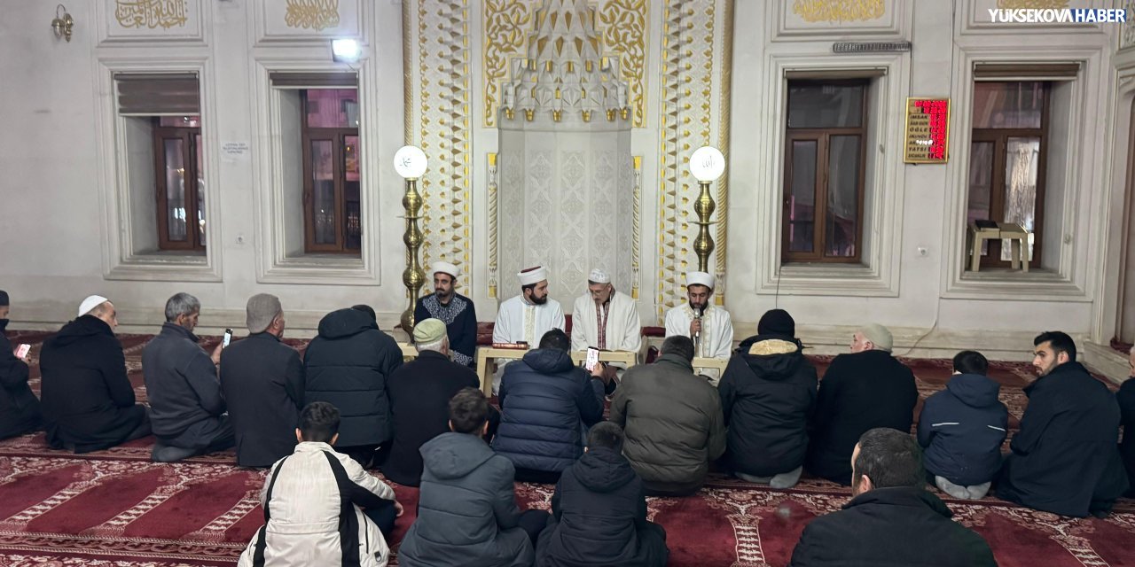 Yüksekova’da Berat Kandili camilerde ihya edildi