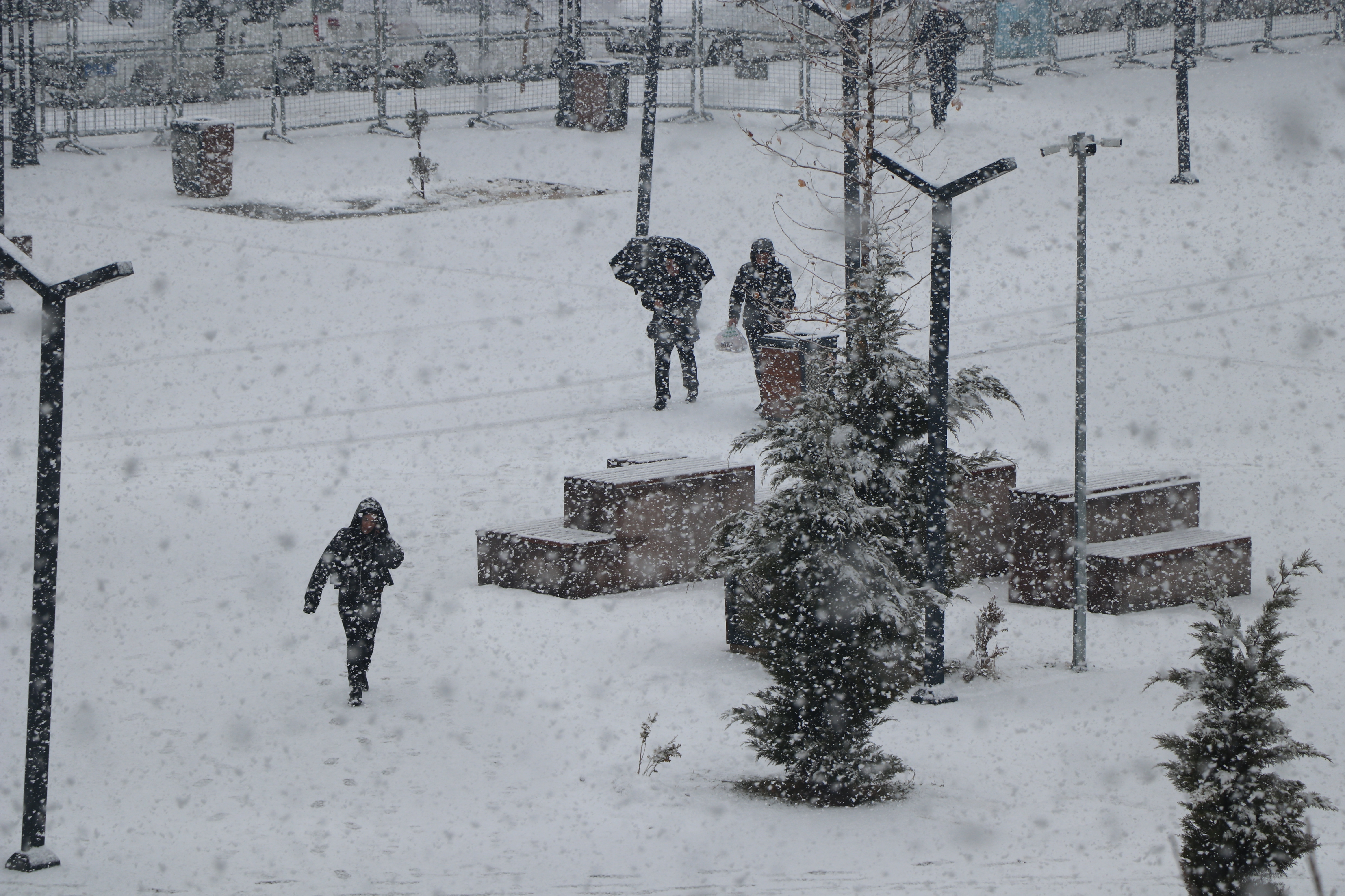 Van'da kardan 40 yerleşim yeri ulaşıma kapandı