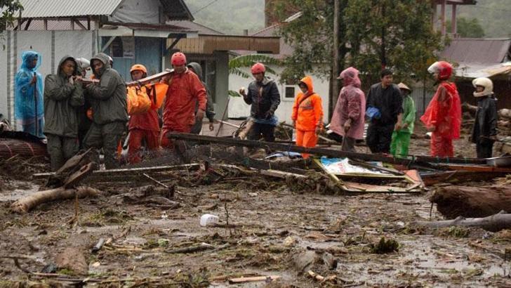Endonezya'daki toprak kaymasında hayatını kaybedenlerin sayısı 85'e yükseldi