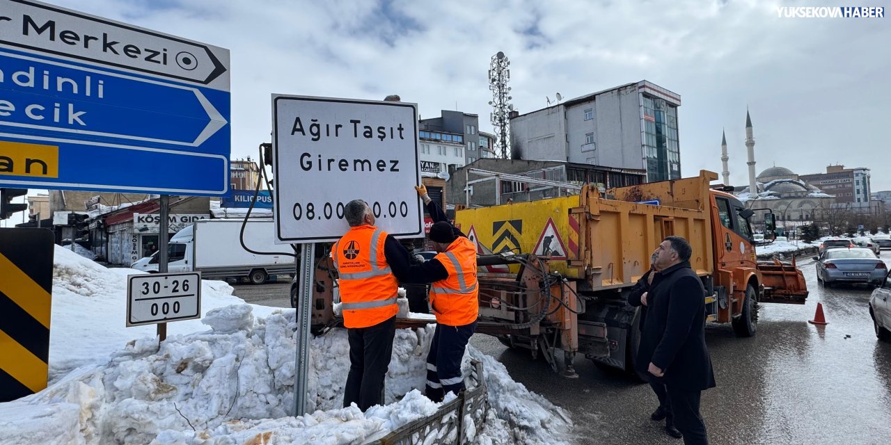 Yüksekova’da Cengiz Topel Caddesi’ne belirli saatlerde ağır taşıt yasağı