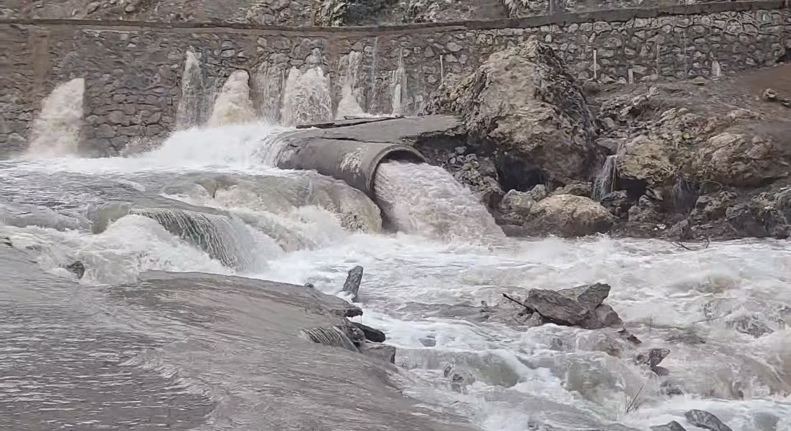 Diyarbakır'ın Çermik ilçesinde Sinek Çayının debisi yükseldi