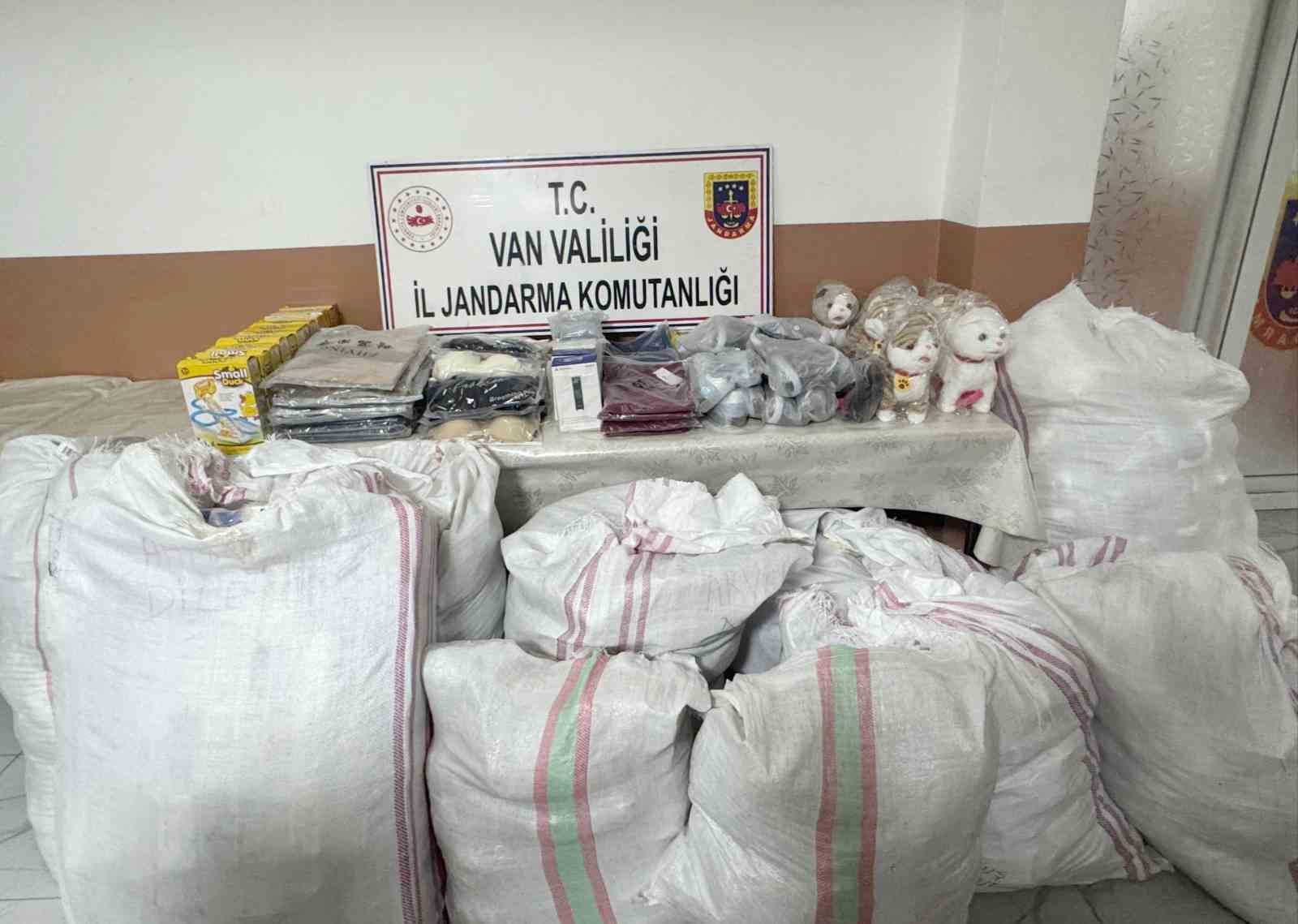 Başkale’de 3 milyon 250 bin TL değerinde kaçak malzeme ele geçirildi