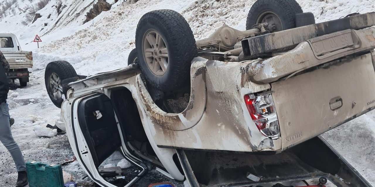 Hakkari-Çukurca kara yolunda trafik kazası: 2 yaralı