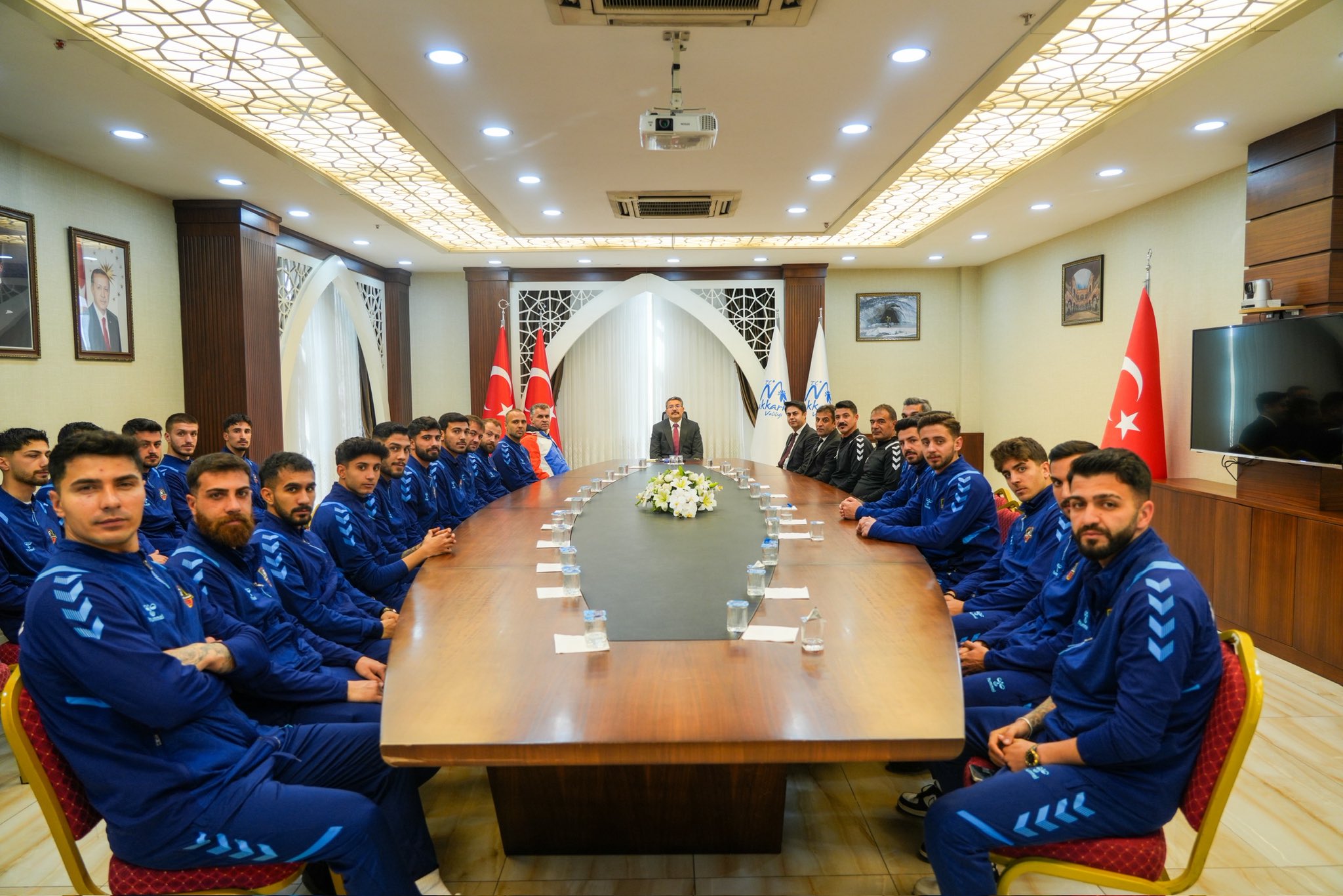 Zapspor yönetimi ve futbolcularından Vali Çelik’e ziyaret