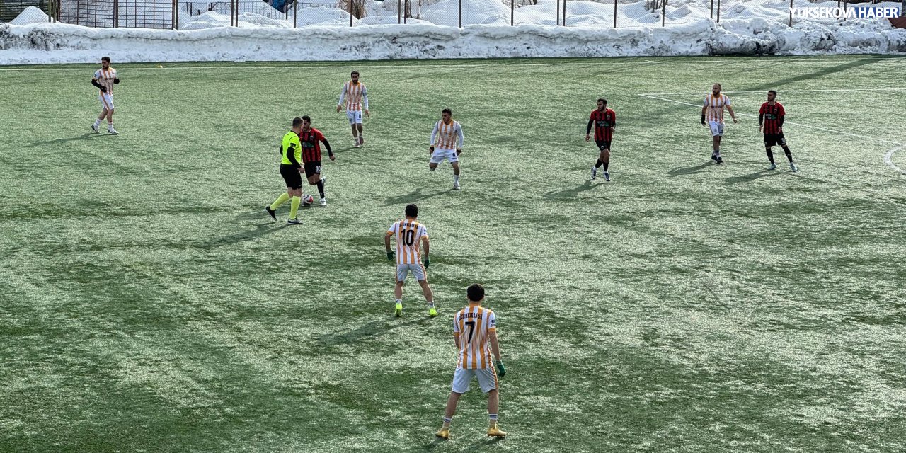 Yüksekova Belediye Spor liderliğe yükseldi