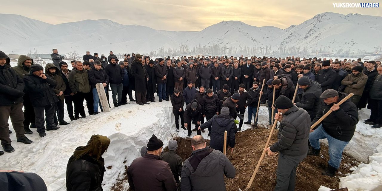 Yüksekova’da 23 yaşındaki Kübra onat son yolculuğuna uğurlandı