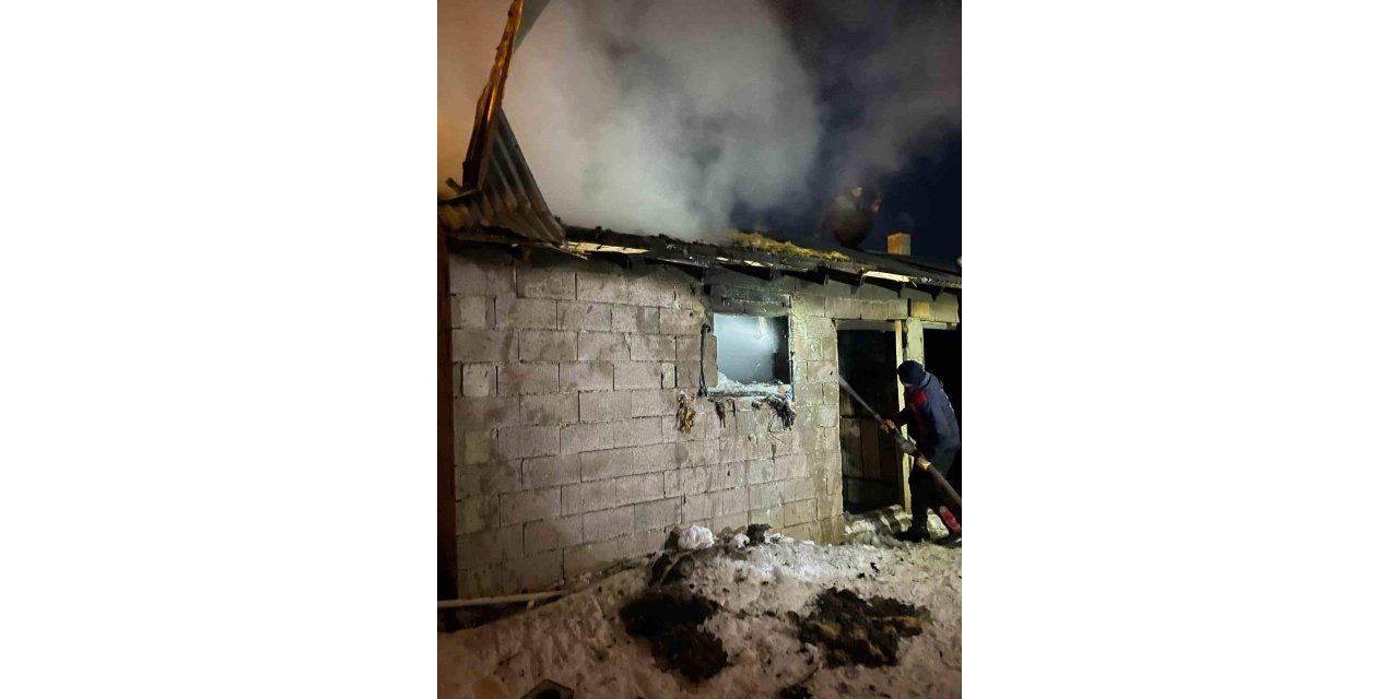 Çaldıran’da odunlukta yangın çıktı