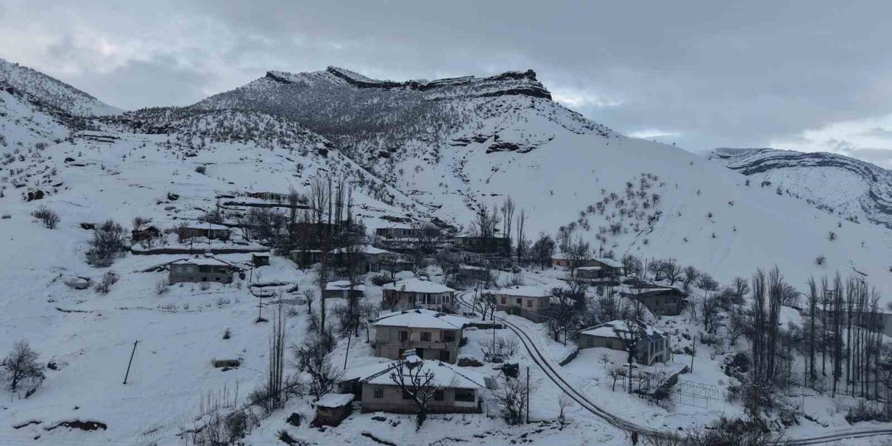 Sisle kaplanan Derecik dronla görüntülendi