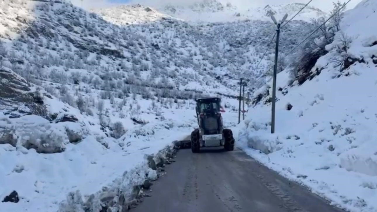Şırnak’ta karla mücadele çalışmaları sürüyor