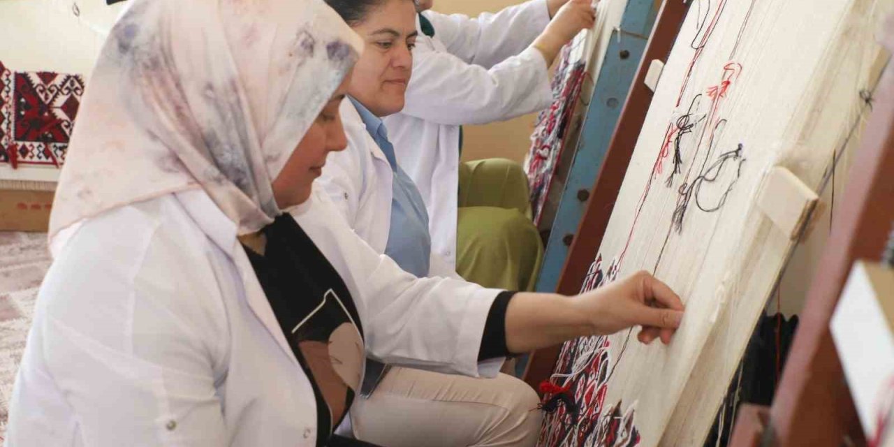 Hakkari’nin kilim mirası halk eğitim kurslarıyla sürdürülüyor