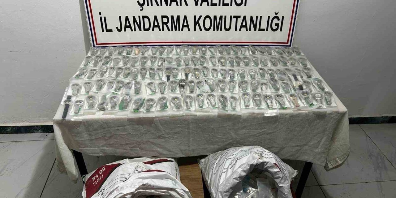 Şırnak’ta 14 milyonluk kaçak ürün ele geçirildi, aranan 52 şahıs yakalandı
