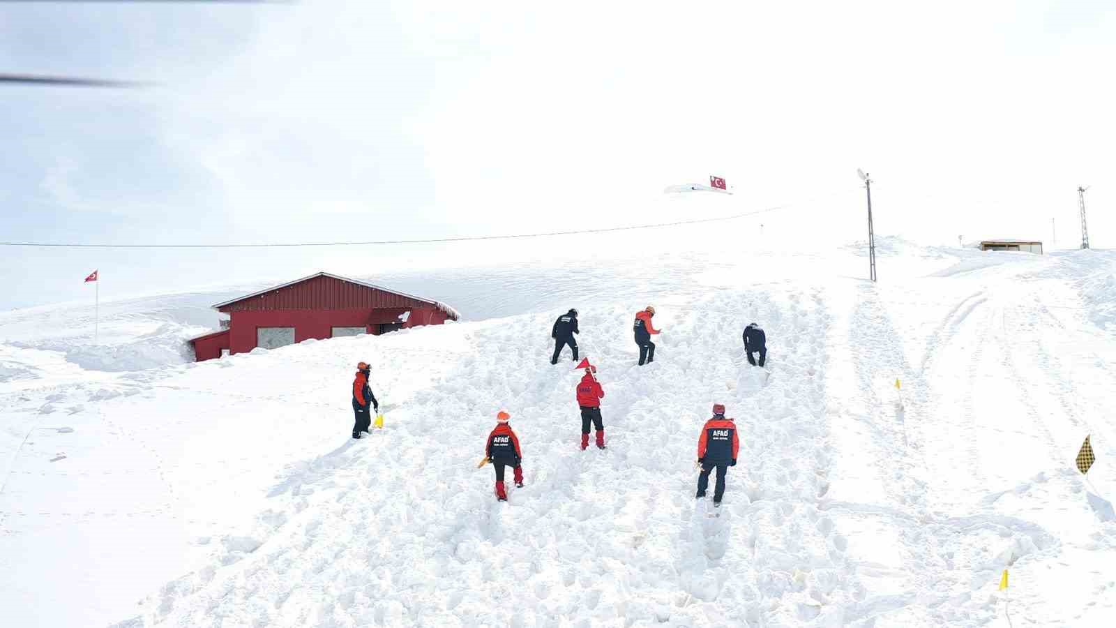 Hakkari’de itfaiye ve AFAD personeline ‘Çığda Farkındalık Eğitimi’ verildi