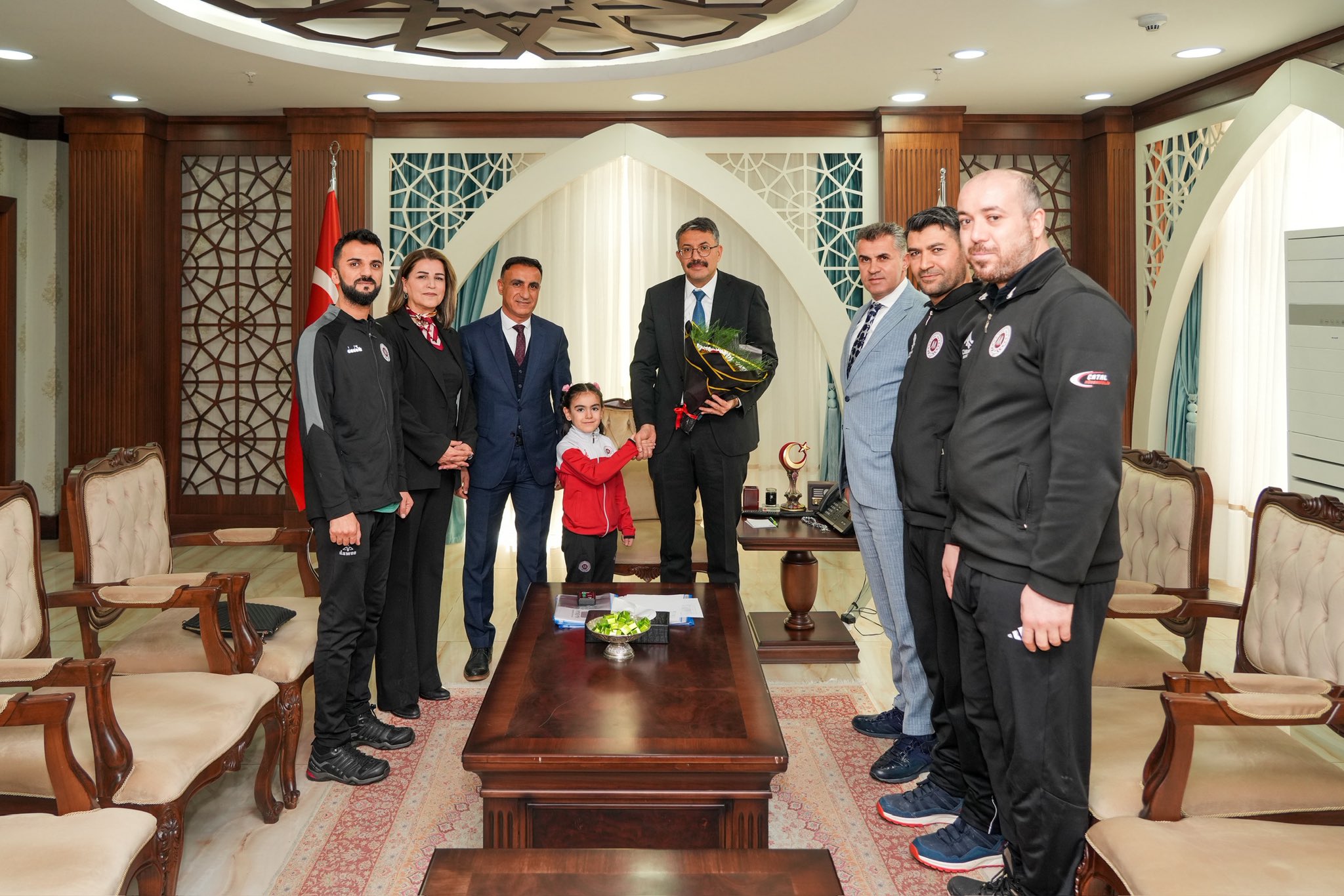 Hakkâri Sportif Faaliyetler Kulübü Vali Çelik ile bir araya geldi