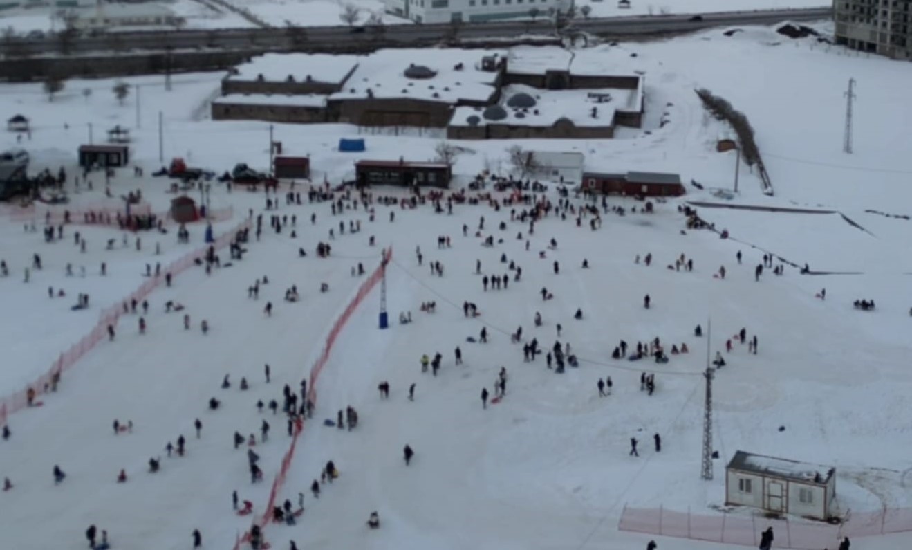 Kayak tesislerindeki yoğunluk havadan görüntülendi