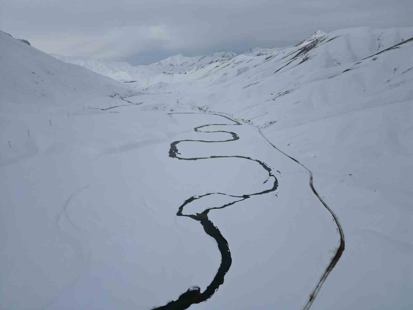 Şırnak'ta buz tutan menderesler çözüldü