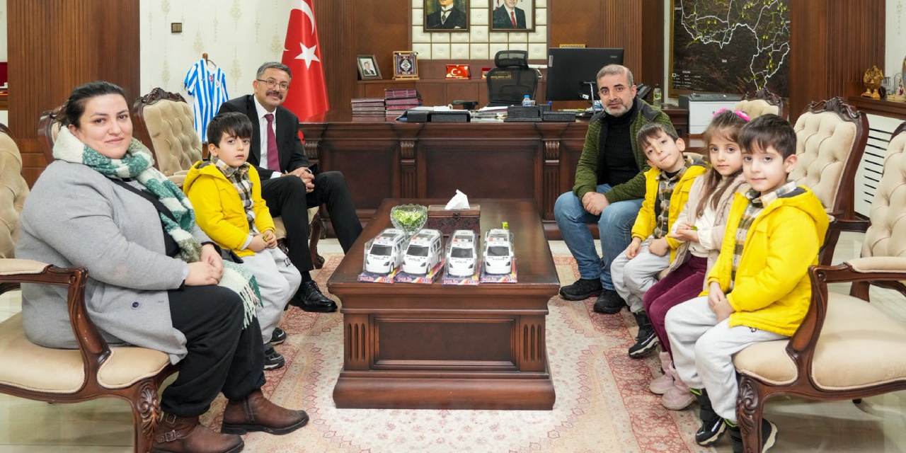 Yüksekovalı dörtüz kardeşlerden Vali Çelik’e ziyaret