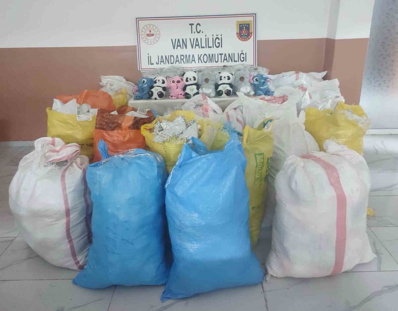 Başkale'de 3.4 milyon TL değerinde kaçak eşya ele geçirildi