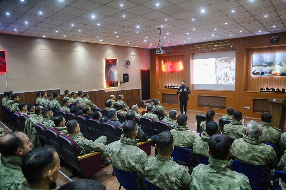 Yüksekova’da “İran’ın Tarihi ve Türkiye-İran İlişkileri” konferansı düzenlendi