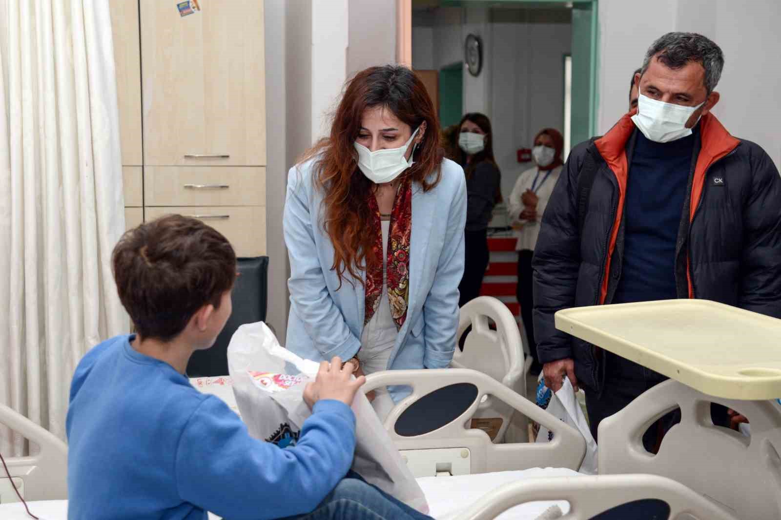 Diyarbakır'da kanser hastası çocuklara moral ziyareti