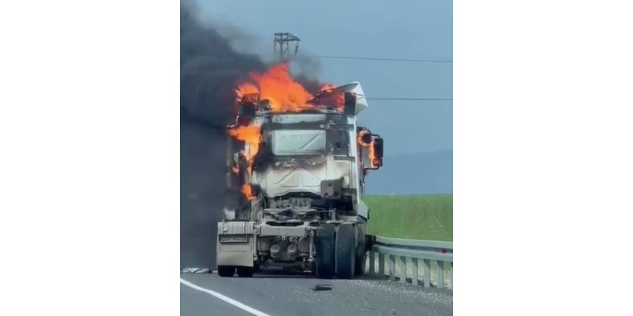 Silopi’de alev alev yanan tır kullanılmaz hale geldi