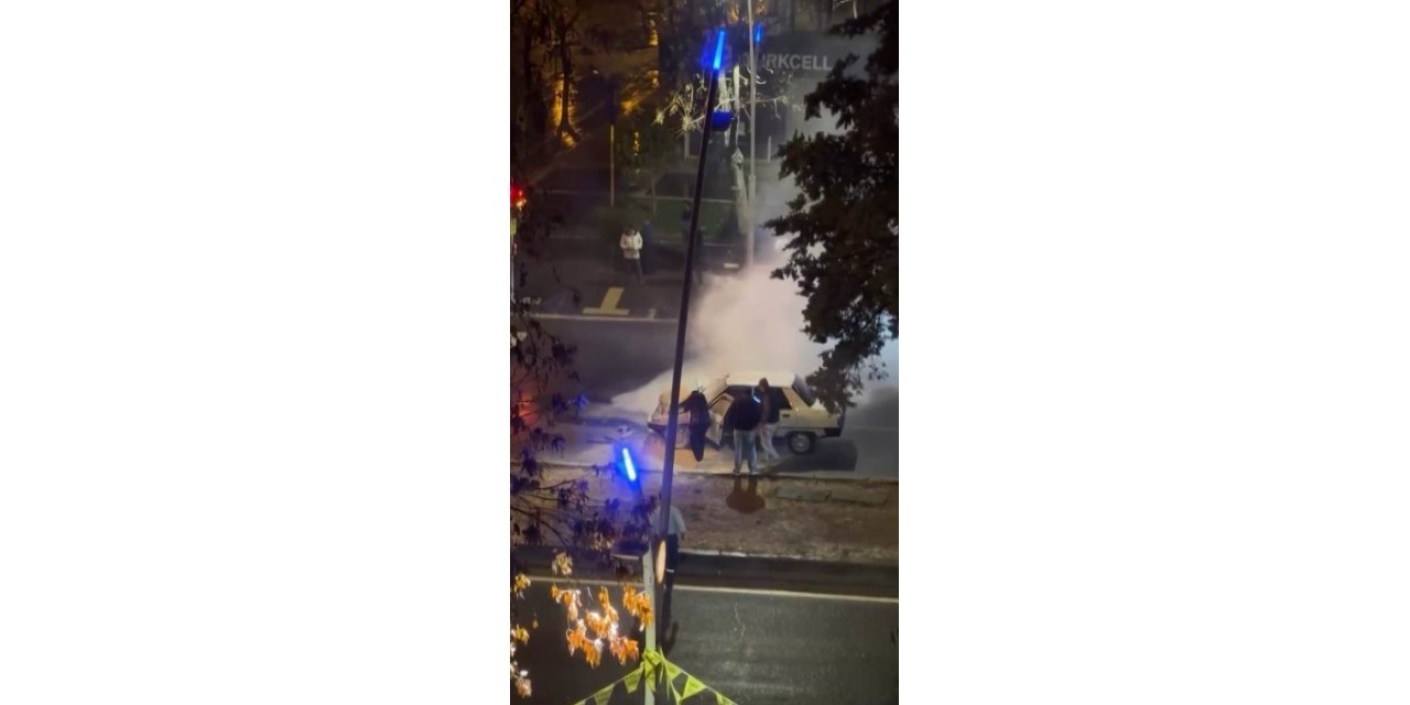 Diyarbakır’da kazaya karışan araçlardan biri alev aldı