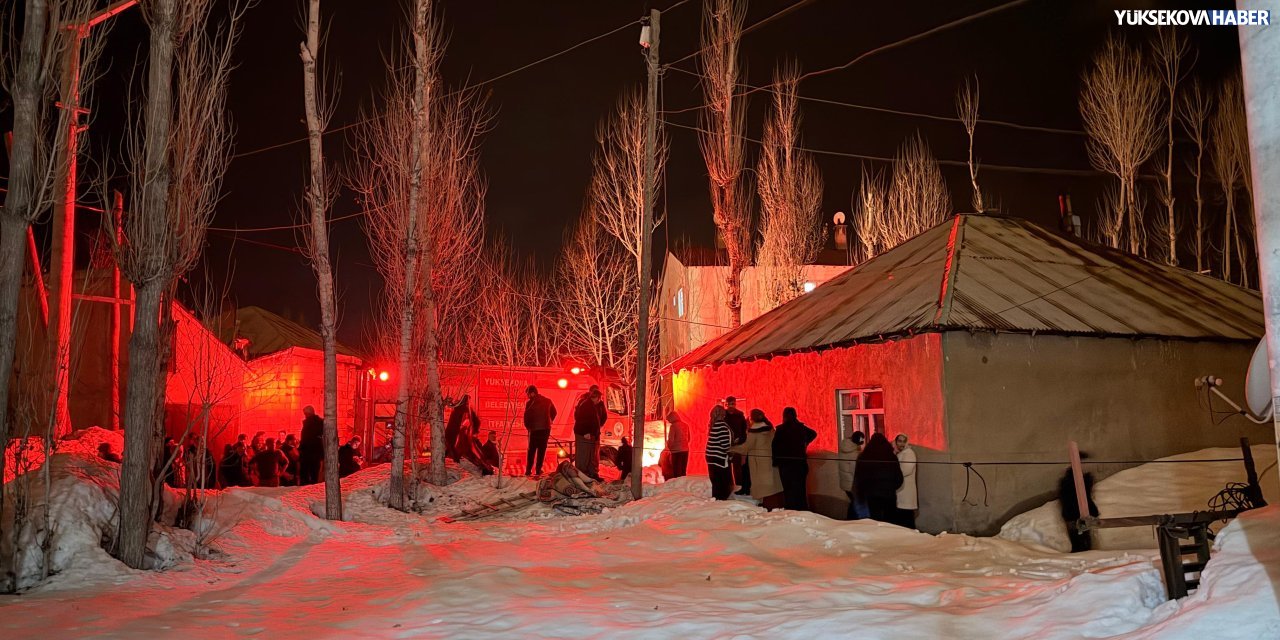 Yüksekova’da ev yangını: "Kış ortasında, Ramazan öncesi evsiz kaldık"