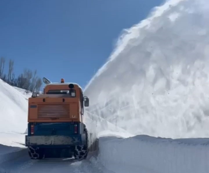 Bitlis’te karla mücadele çalışmaları sürüyor