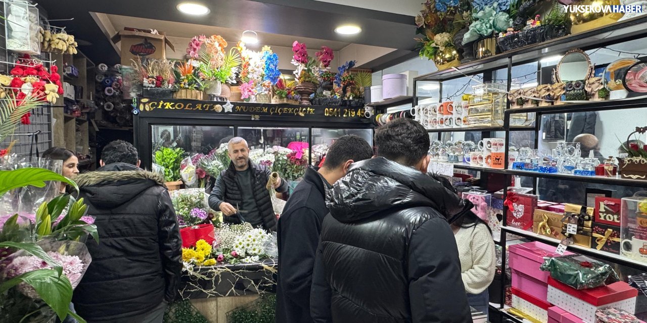 Yüksekova’da çiçekçilerde 14 Şubat yoğunluğu