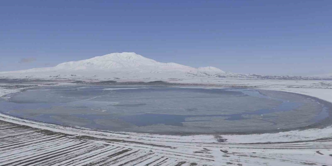 Van Gölü, Süphan dağı ve Arin gölü bir arada