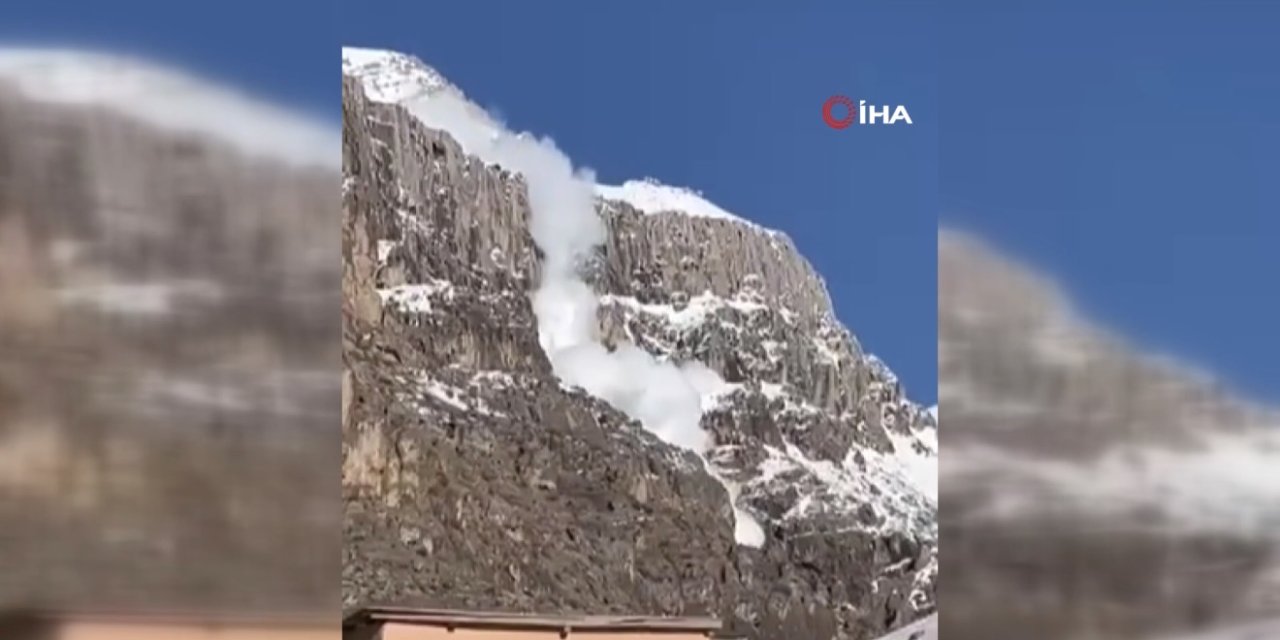 Hakkari'de dağdan kopan çığ kamerada