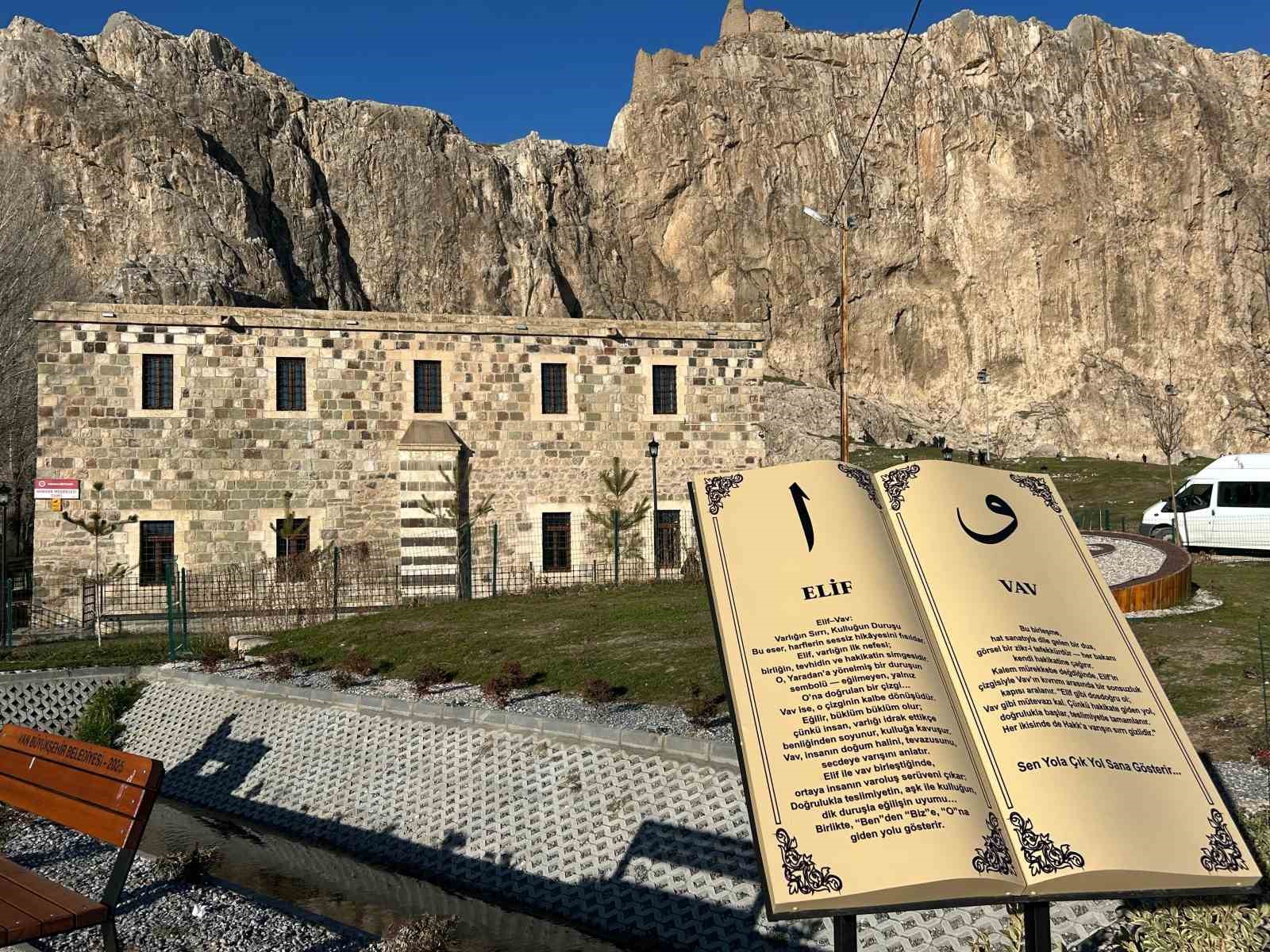 Van’da Ramazan öncesi manevi atmosfer tarihi camide yaşanıyor