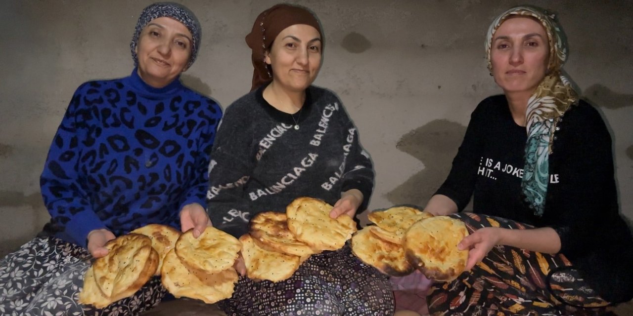 Yüksekova'da tandırlar Ramazan için ısındı