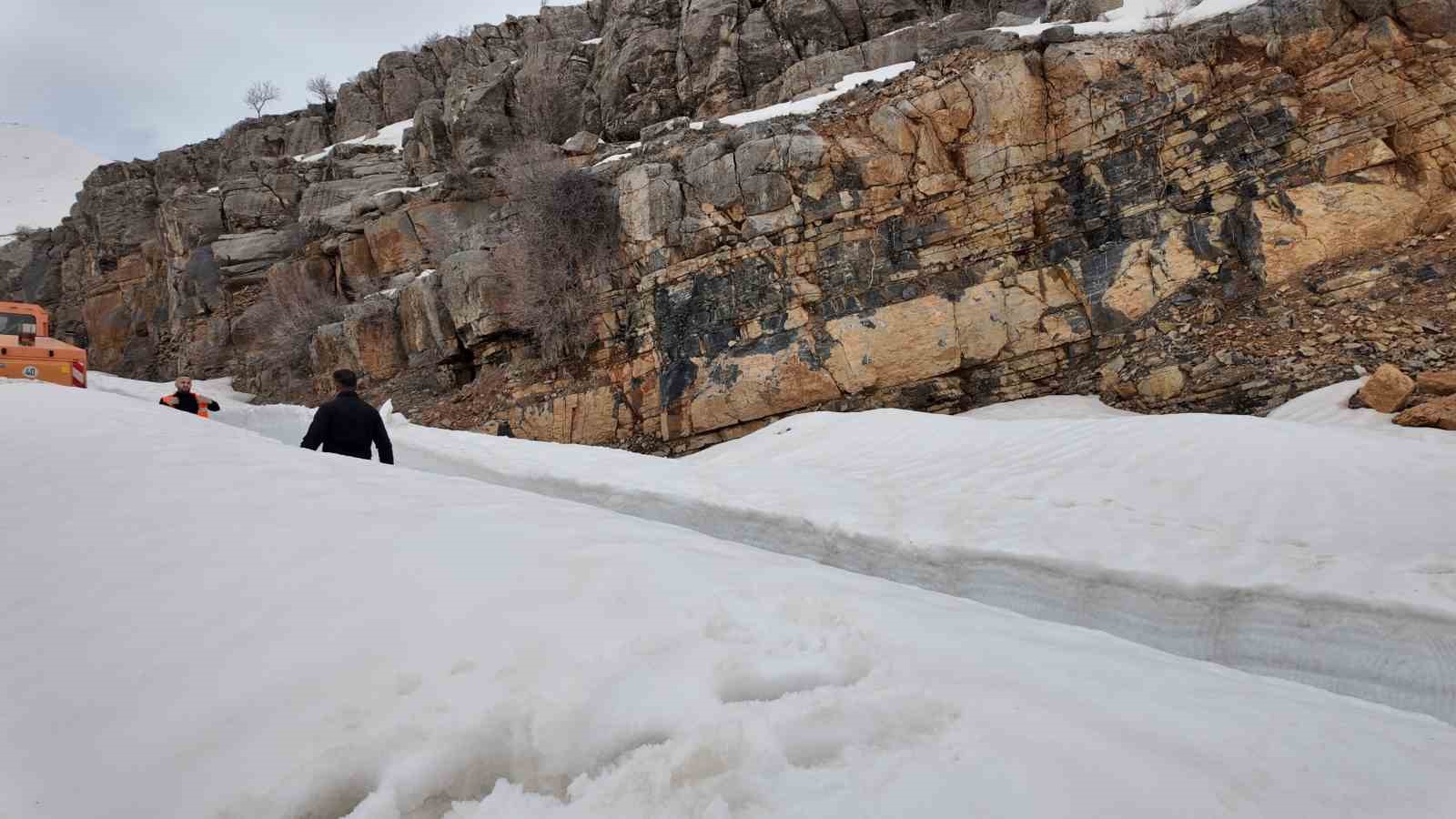 6 bin nüfuslu beldenin yolunun açılması için çalışmalar devam ediyor