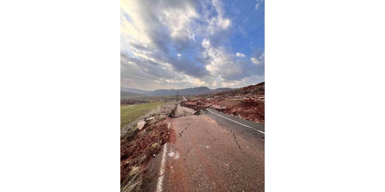 Kasrik’te heyelan alarmı: Köy yolu çöktü, ulaşım durdu