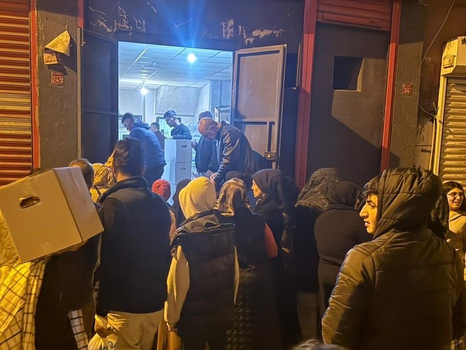 Diyarbakır'da Ramazan ayı öncesi hayırseverler destek verdi, muhtar dağıttı