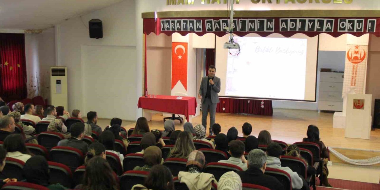 Şırnak'ta aday öğretmenlere kapsamlı uyum eğitimi