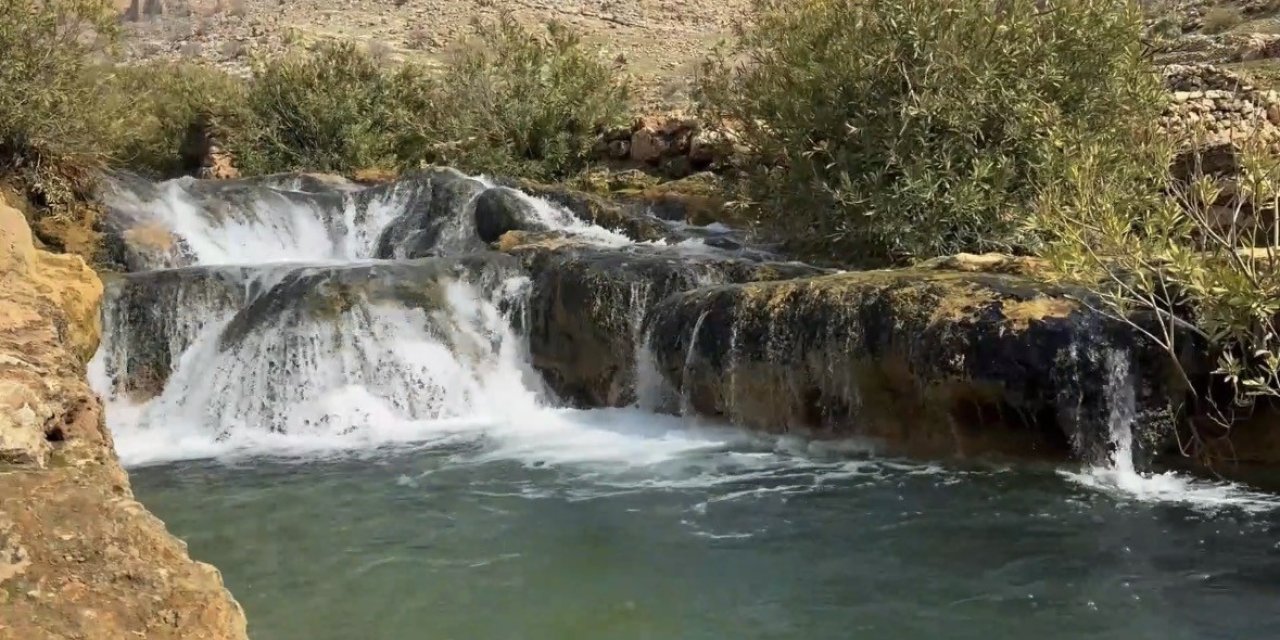 Kızıltepe'deki Başdeğirmen Şelalesi ziyaretçi akınına uğradı