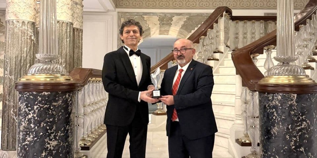 Akif Manaf’a bir barış ödülü daha