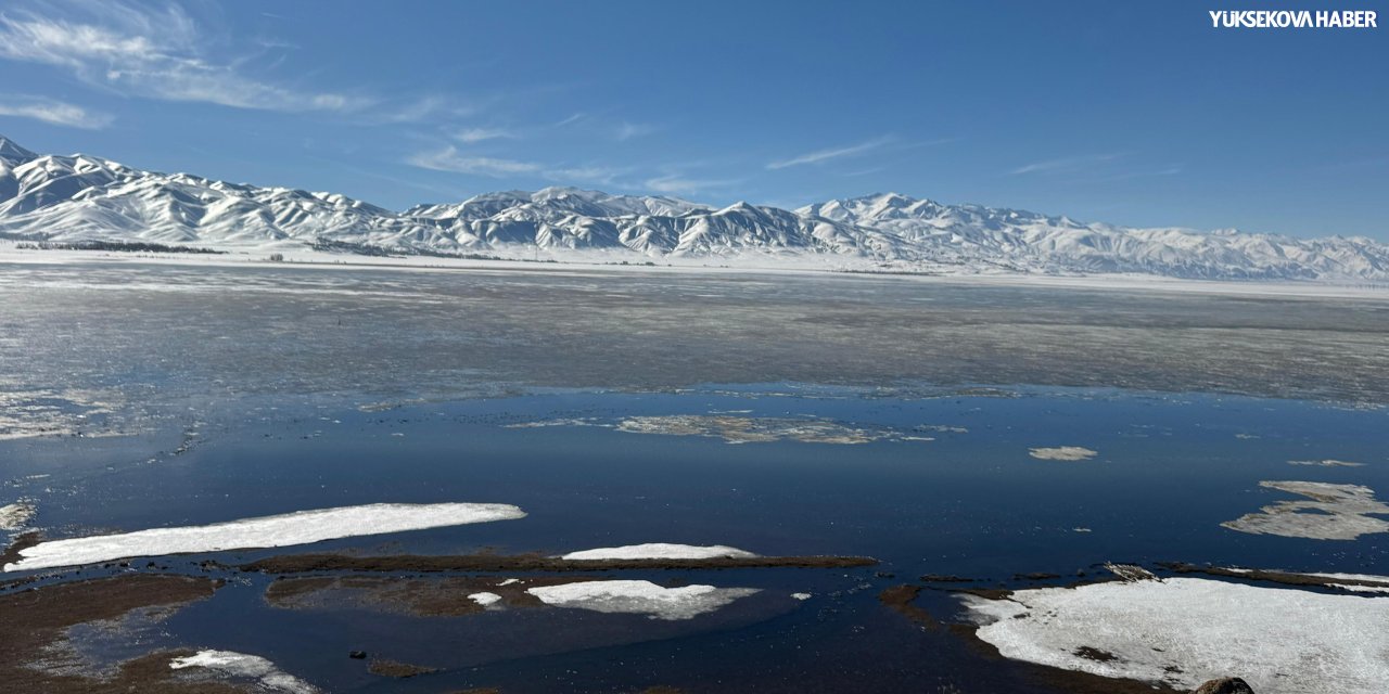 Yüksekova ovasında kartpostallık manzara