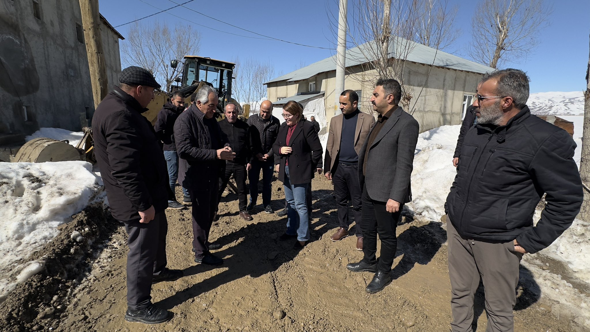 Kırmızıgül ve Diri kanalizasyon arızasını yerinde inceledi