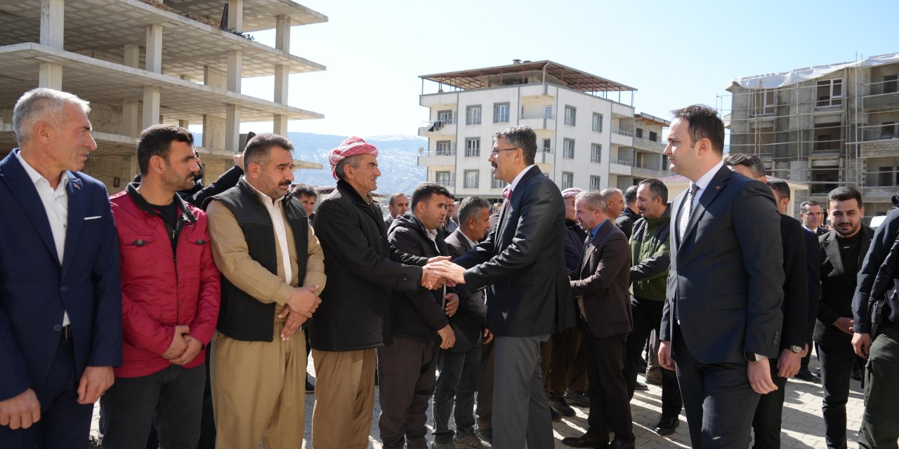 Ali Çelik’ten veda programı kapsamında Derecik’e ziyaret